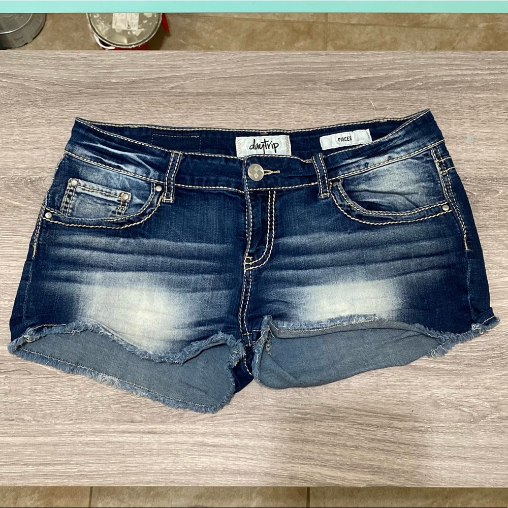 Daytrip Denim Shorts. Size 29